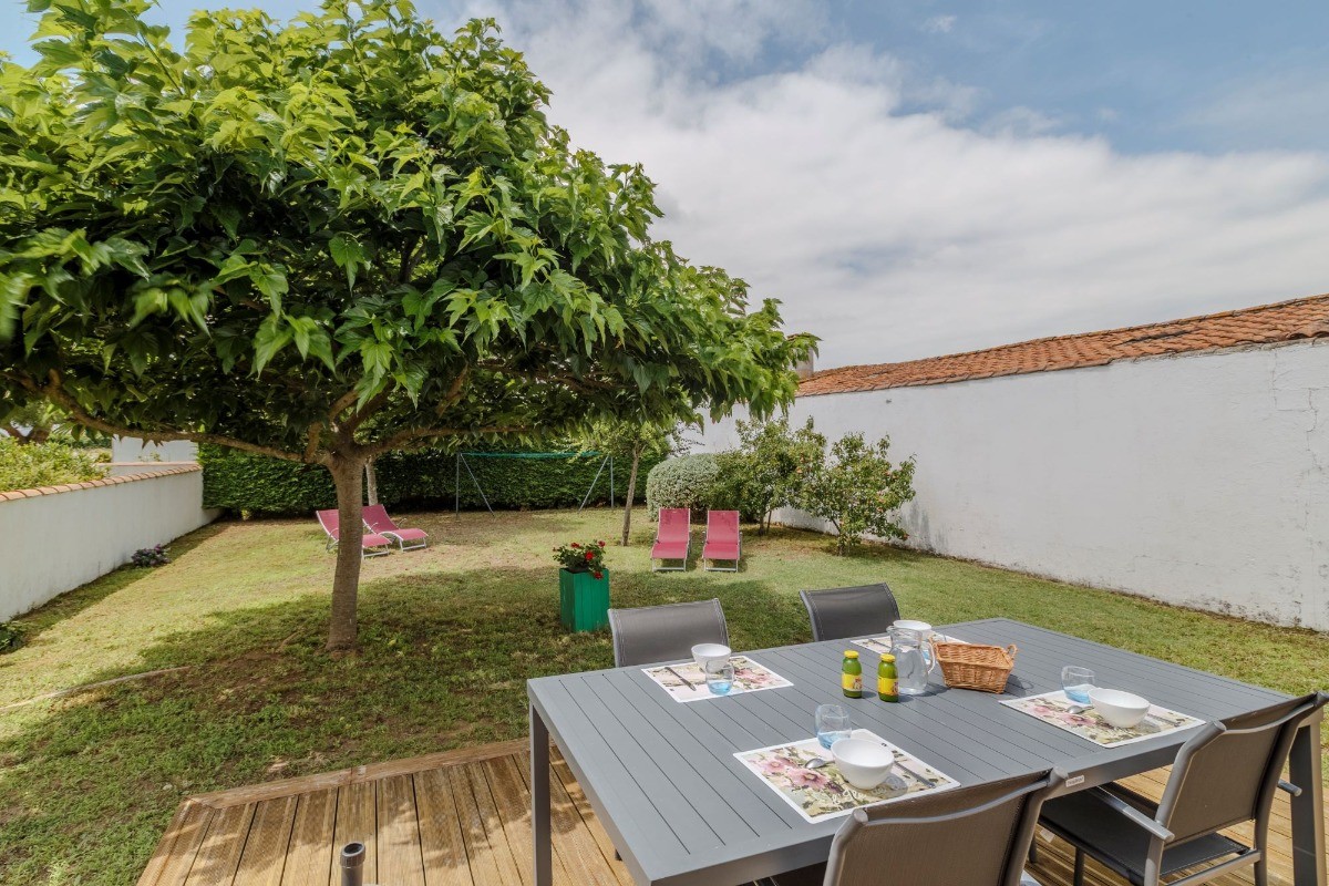 Gite "Rue de La Manne" avec jardin clos, proche de l'océan et des commerces à pieds, pour 5 personnes, Ste Marie de Ré, Ile de Ré