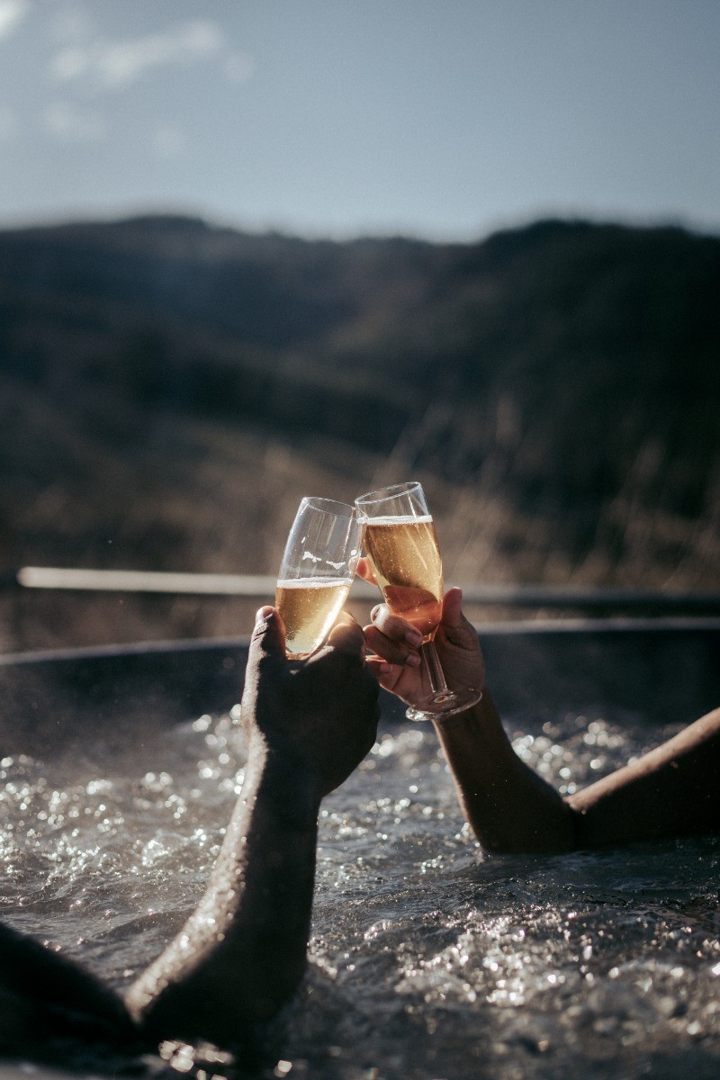A votre santé ! Un verre de pétillant pour un moment plus magique