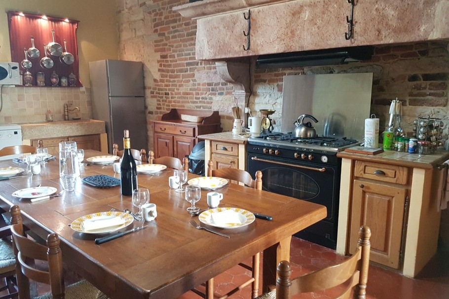 Le clos des buis - Cheminée XVIIIème avec grand piano de cuisine