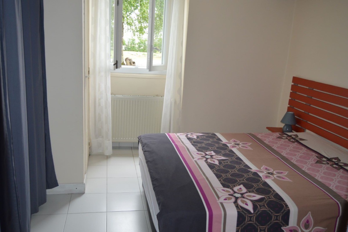 Chambre avec 1 lit 140cm