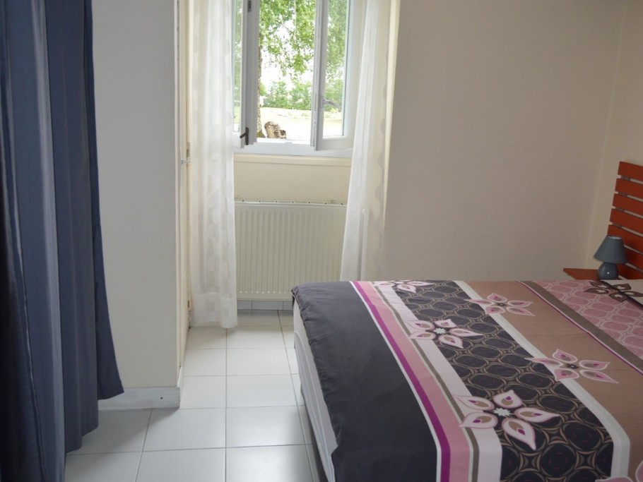 Chambre avec 1 lit 140cm