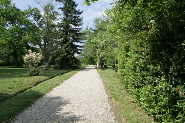 allée menant à la propriété