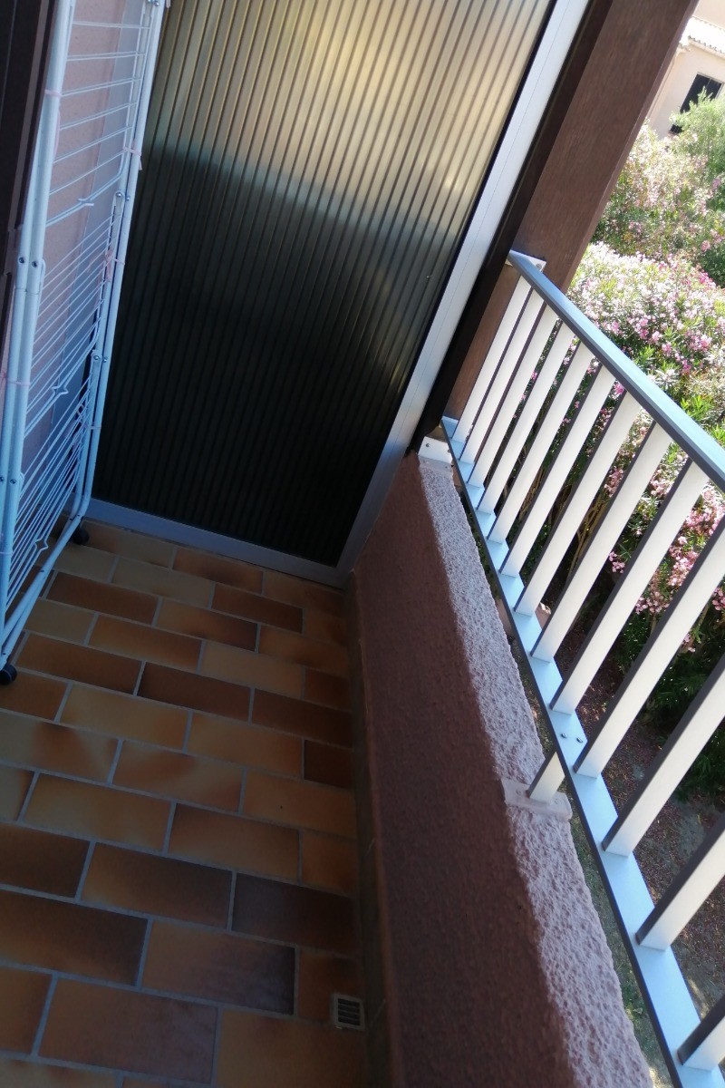 balcon de la chambre principale avec séchoir pour linge