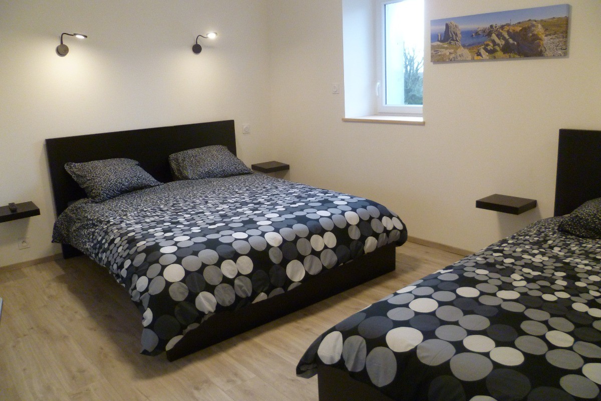 Chambre n° 3 avec lit 160 et lit 90