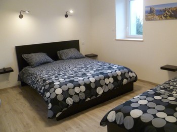 Chambre n° 3 avec lit 160 et lit 90