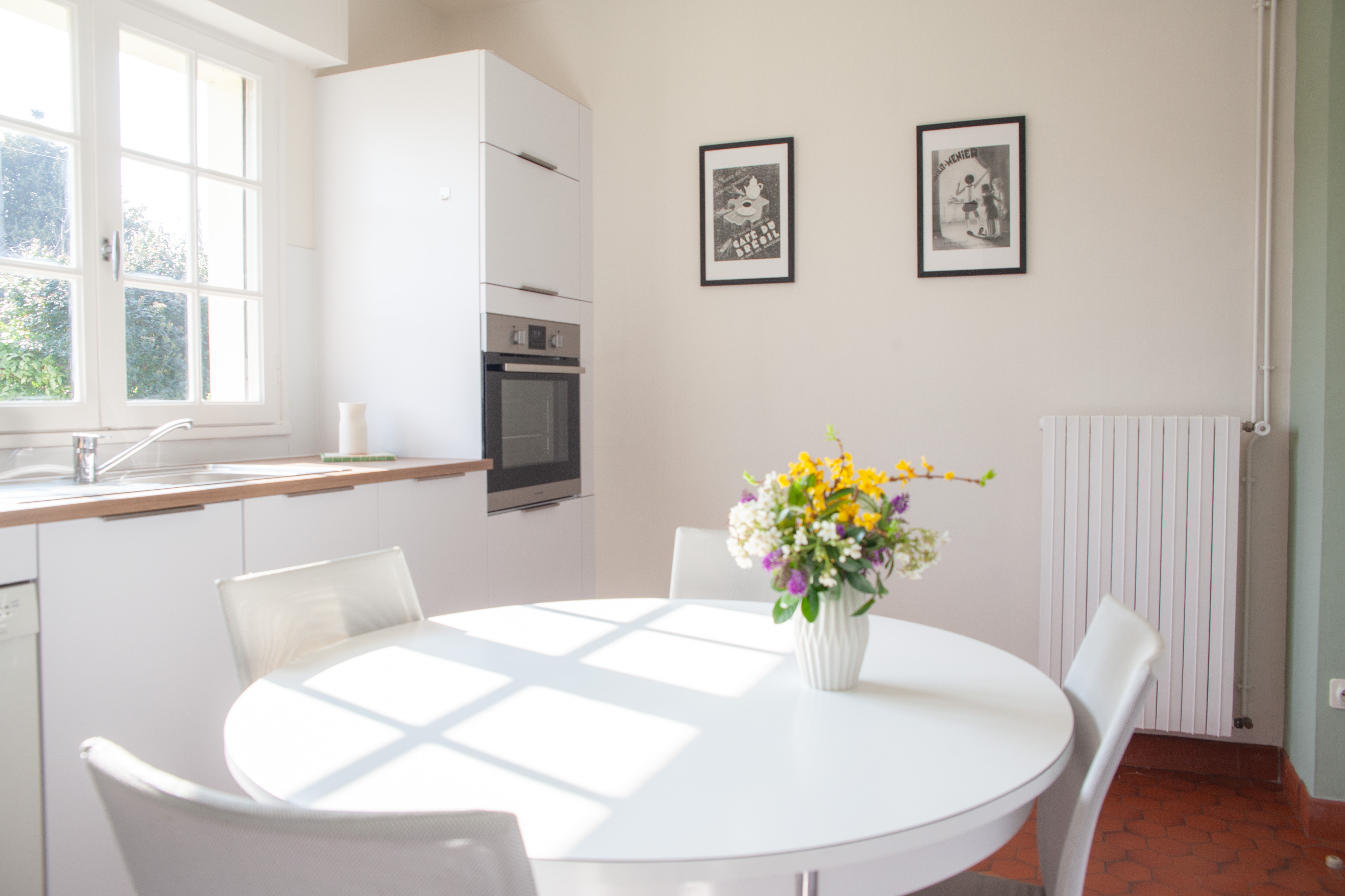 Tastefully decorated kitchen