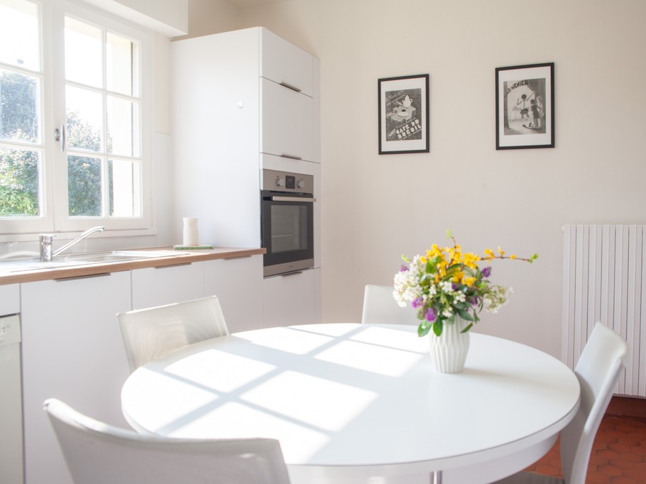Tastefully decorated kitchen