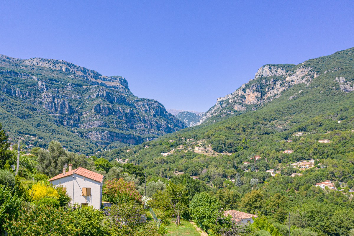 TRES BELLE VUE SUR LES GORGES DU LOUP