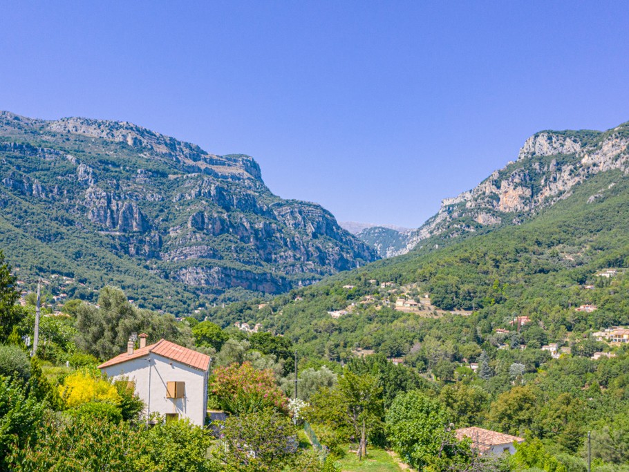 TRES BELLE VUE SUR LES GORGES DU LOUP
