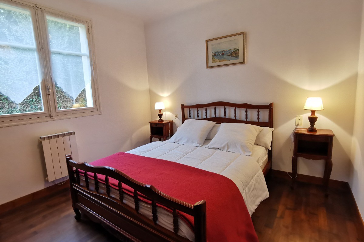 Chambre avec lit 140