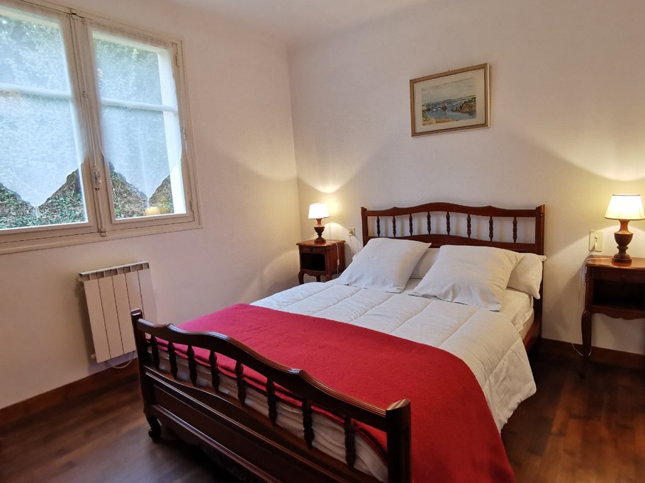 Chambre avec lit 140