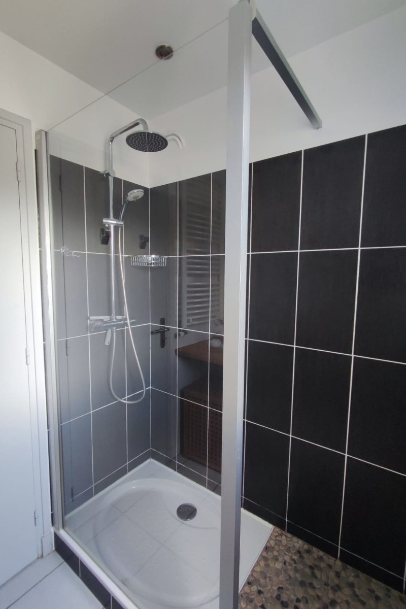 Salle de douche ( douche à l'italienne)