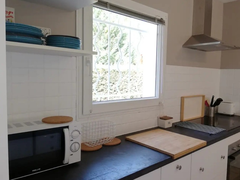 Repas - Détente - Décoration - Bois - Nature - Calme - La Cuisine - Amis - La Pinède Guesthouse - Gîte - Vielle-Saint-Girons - Landes - Crédit photo : Céline