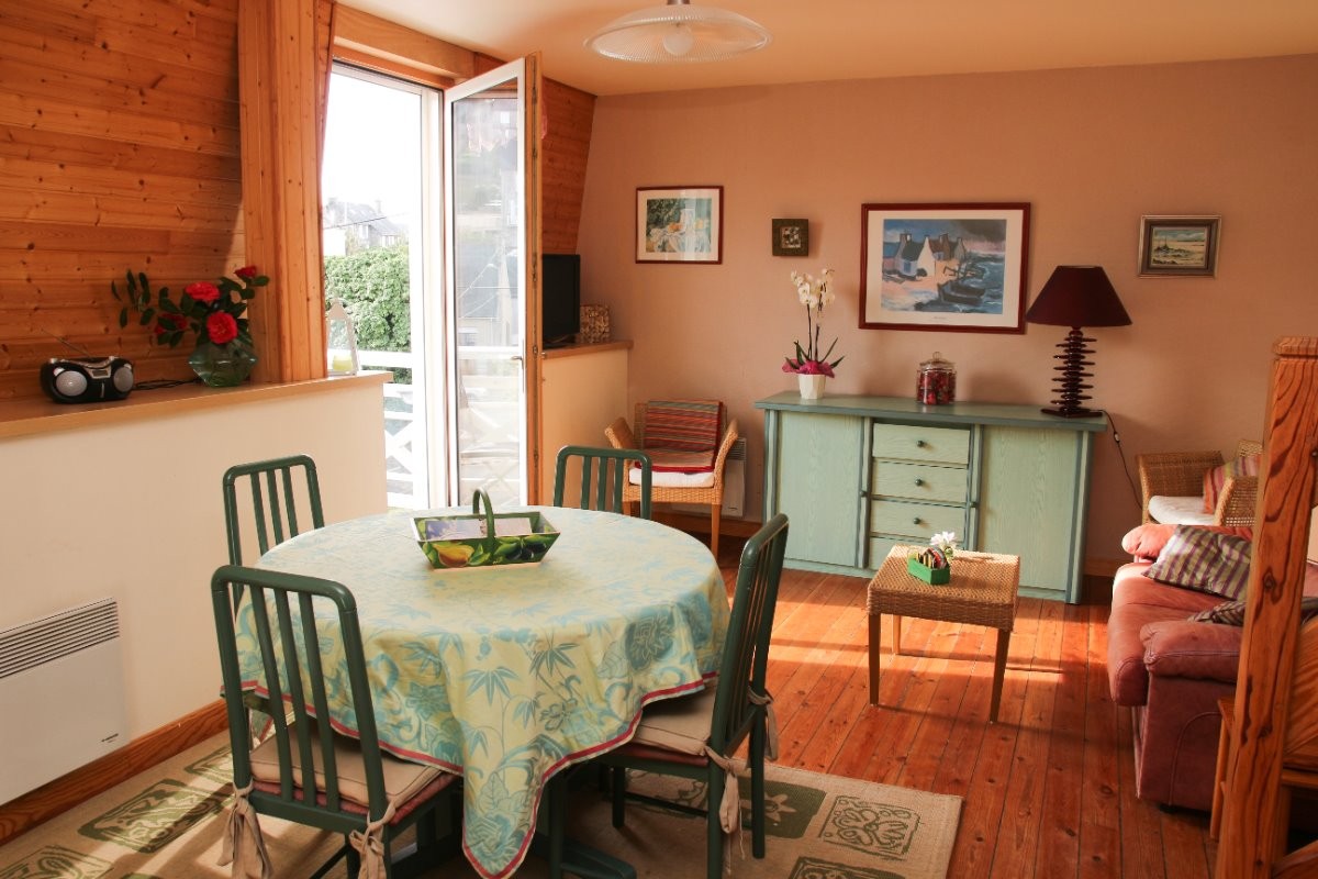 salon salle à manger pièce de vue ouverture sur balcon