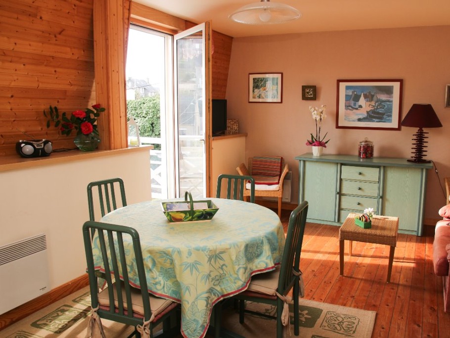 salon salle à manger pièce de vue ouverture sur balcon