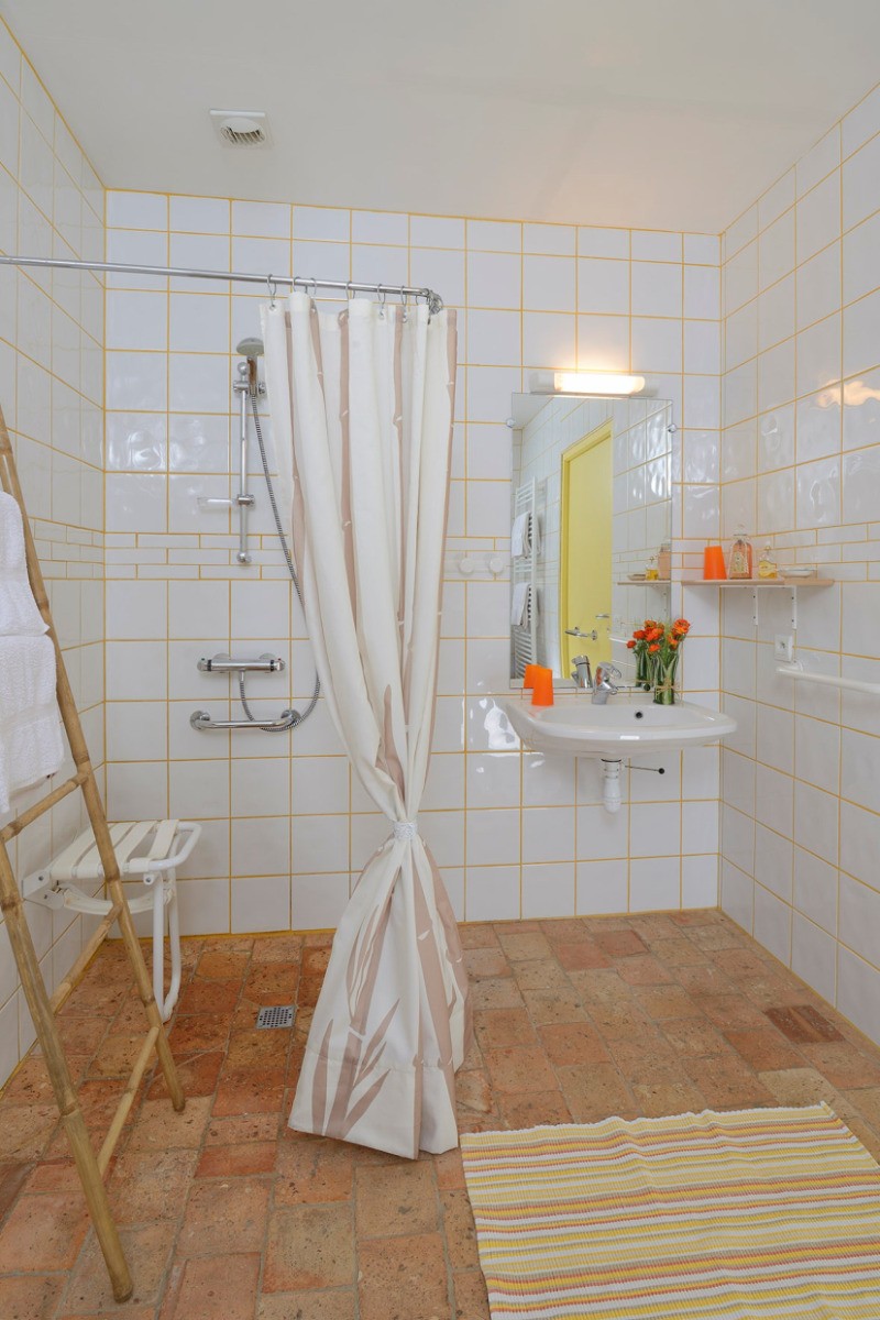 SALLE DE BAIN ACCESSIBLE