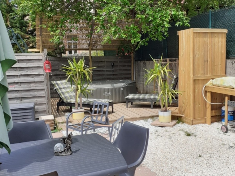 Terrasse, jacuzzi privé - Appartement tout confort avec jacuzzi à Plainfaing