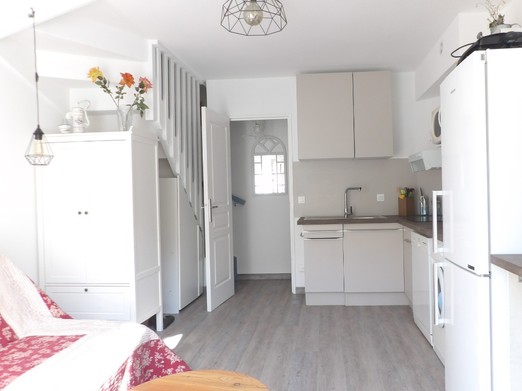 Pièce de vie avec vue sur terrasse