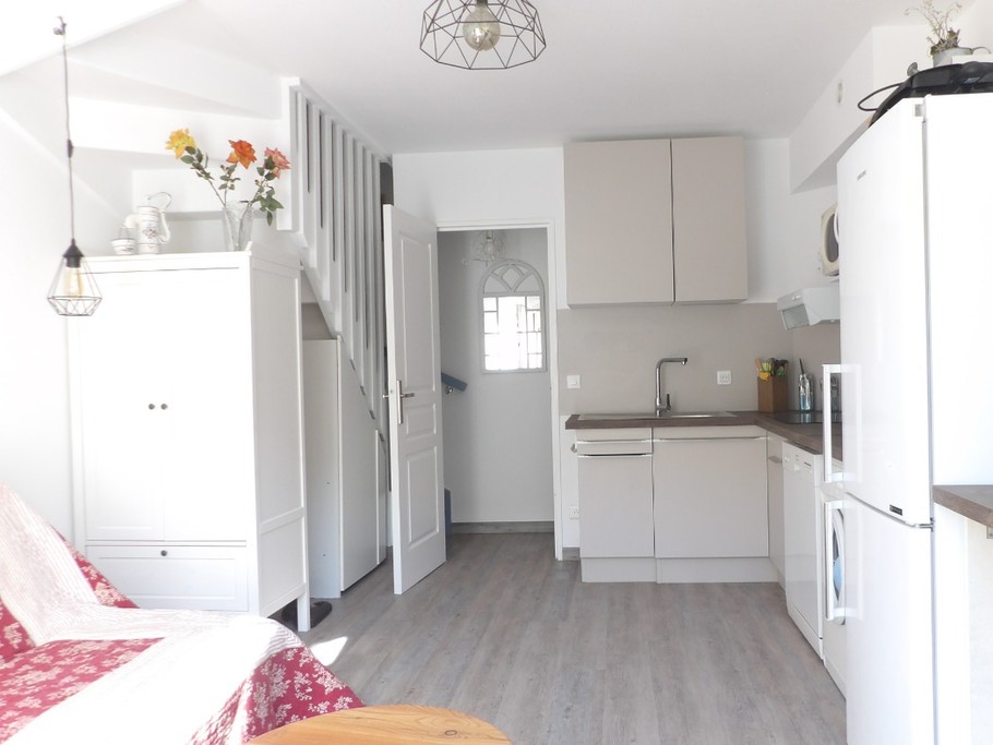 Pièce de vie avec vue sur terrasse