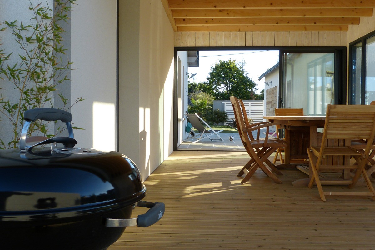 préau ouvert sur terrasse "sud"