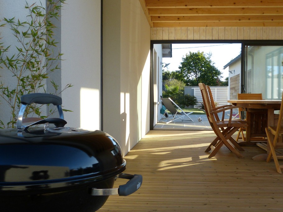 préau ouvert sur terrasse "sud"