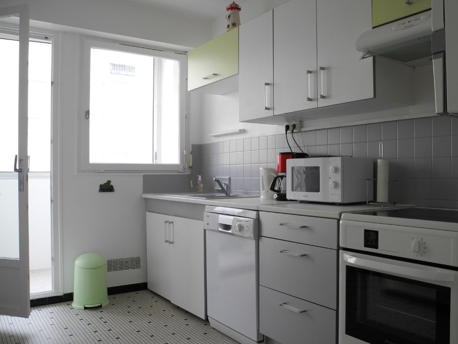 ... et à côté (pas visible sur la photo), lave-linge et sèche-linge