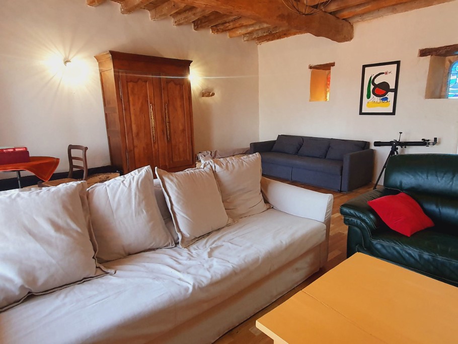 Salon avec 2 canapés convertibles