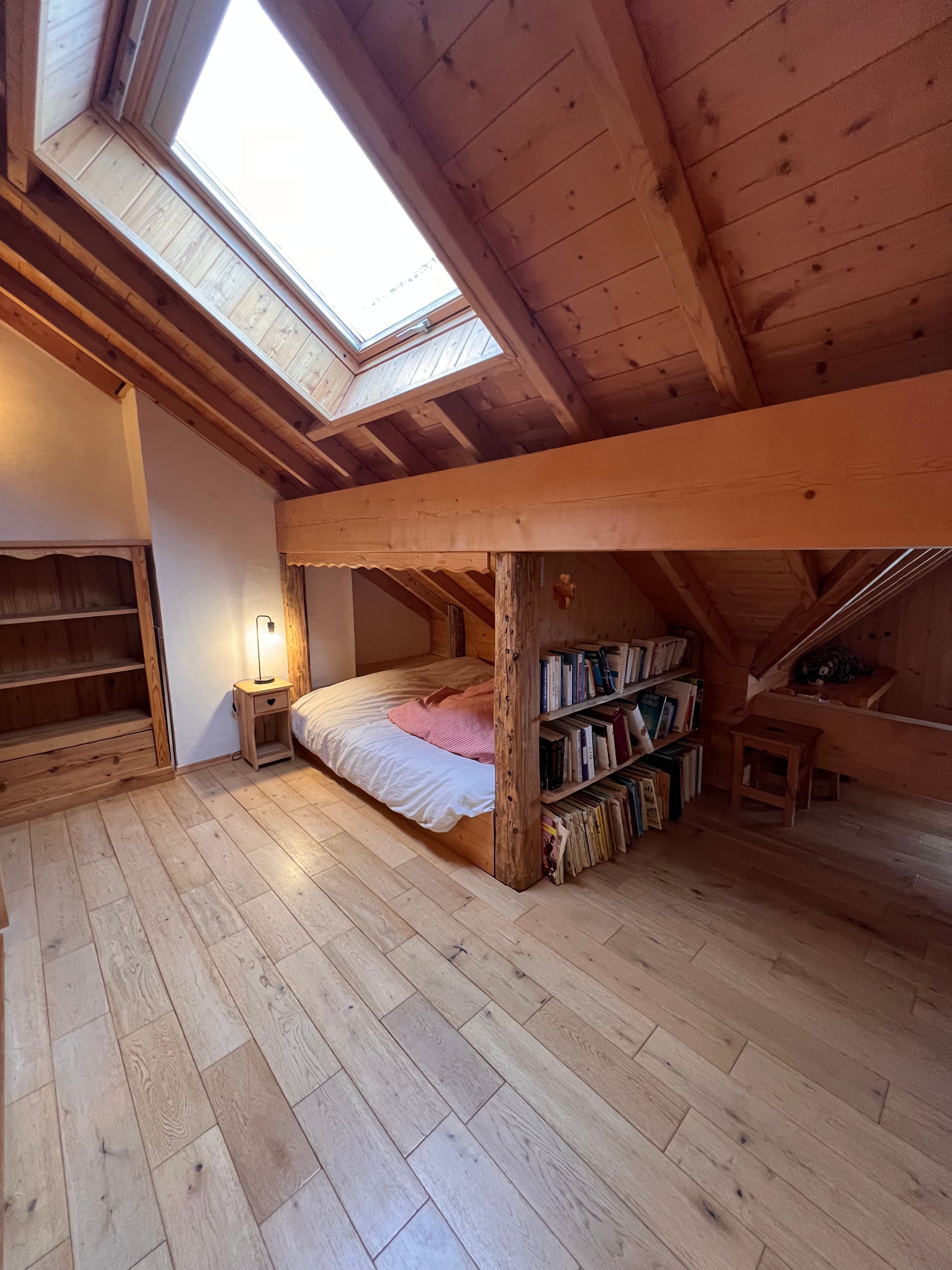 Chambre mezzanine n°5 avec un lit de 160x200
