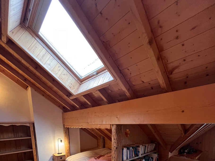 Chambre mezzanine n°5 avec un lit de 160x200