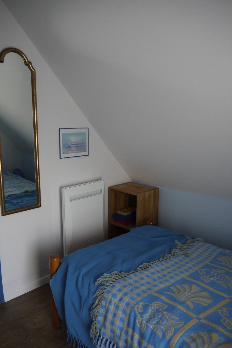 Chambre à l'étage, 2 lits de 90.