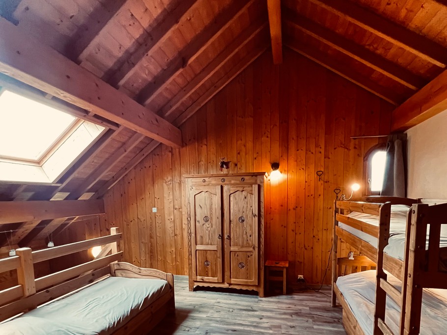 Bedroom 3: mezzanine, sleeps 4