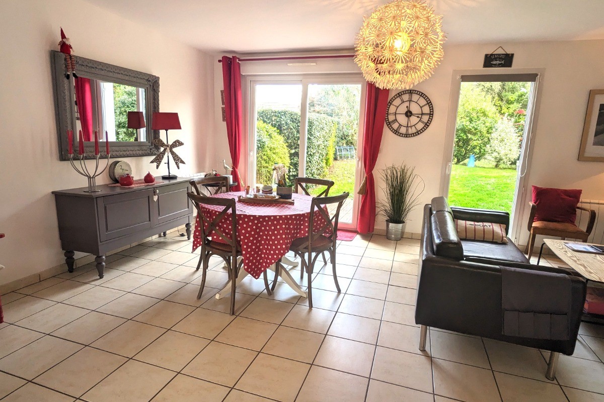 SALLE SALON DONNANT SUR TERRASSE