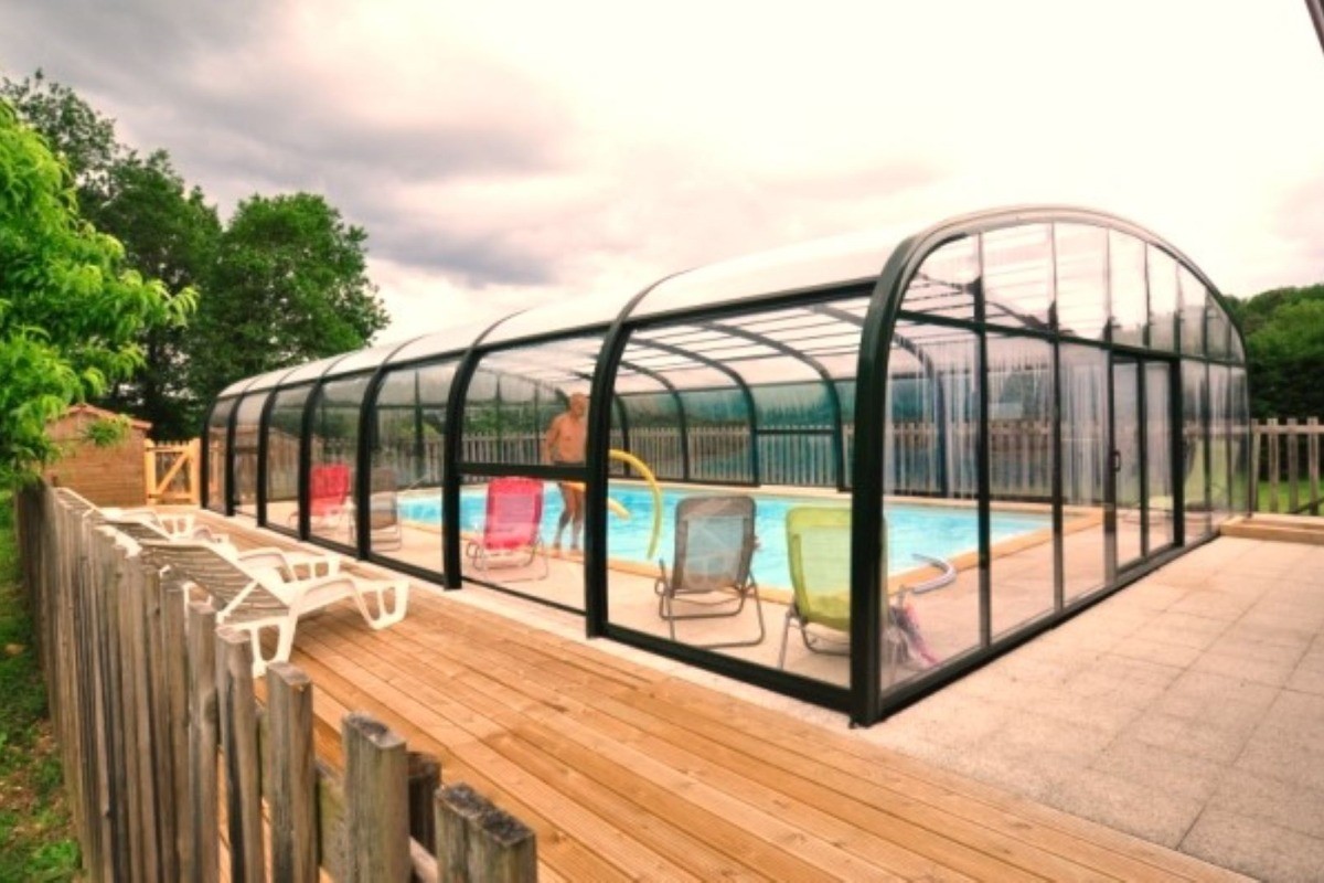 Piscine couverte et sécurisée CHALET PRAIRIE Gîte Chez Christiane et Yves 24 Aubas