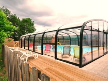 Piscine couverte et sécurisée CHALET PRAIRIE Gîte Chez Christiane et Yves 24 Aubas