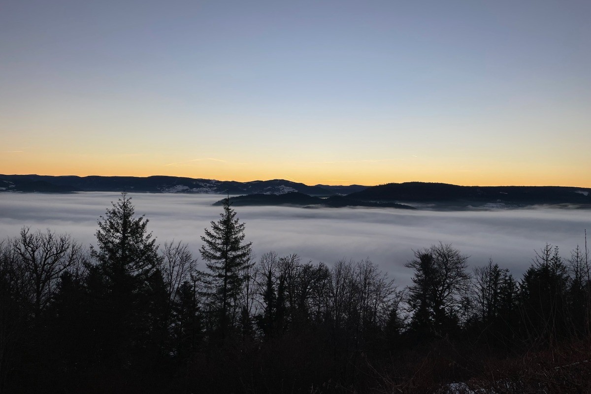 A 15 min de rando, profitez du couché ou du levée de soleil au dessus des nuages - L'Annexe