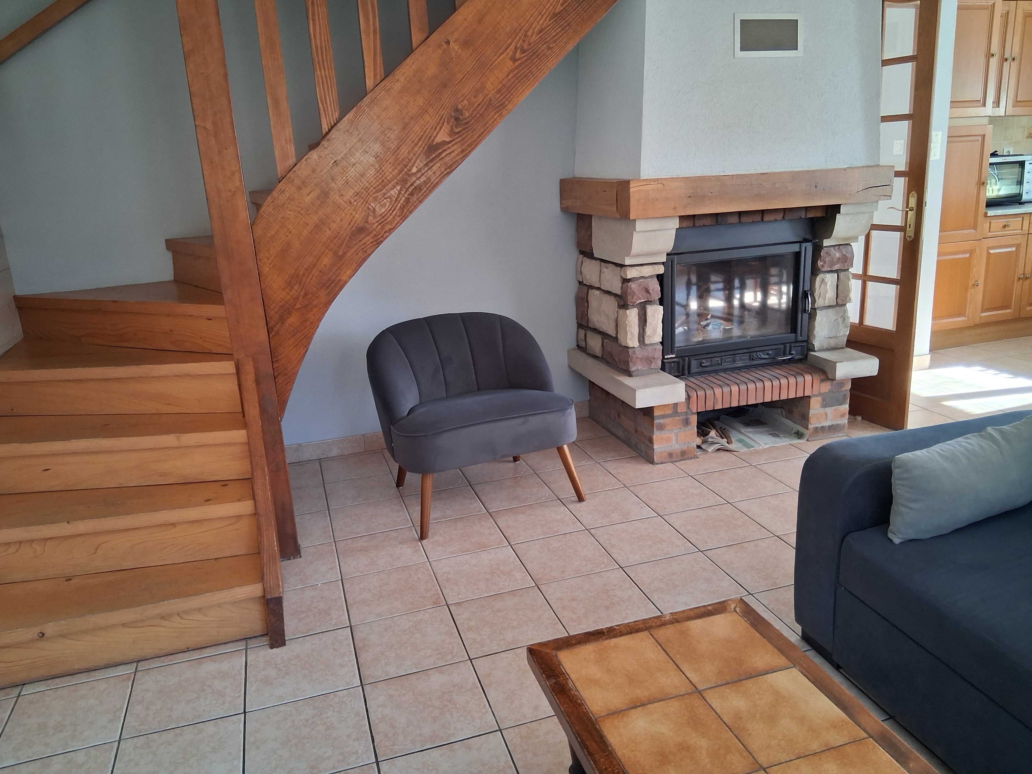 Living room and its fireplace - Arnica Holiday Cottage