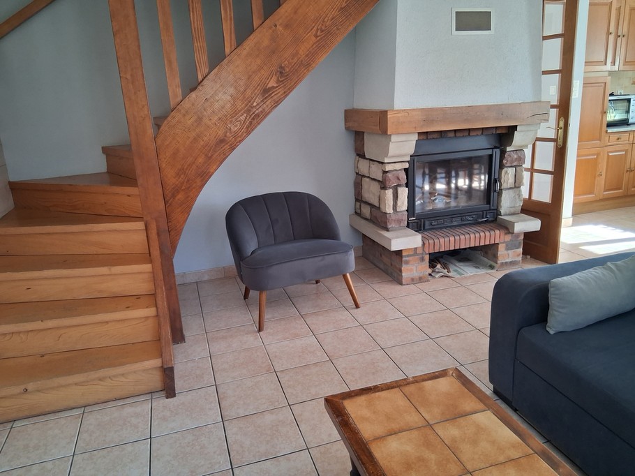 Living room and its fireplace - Arnica Holiday Cottage