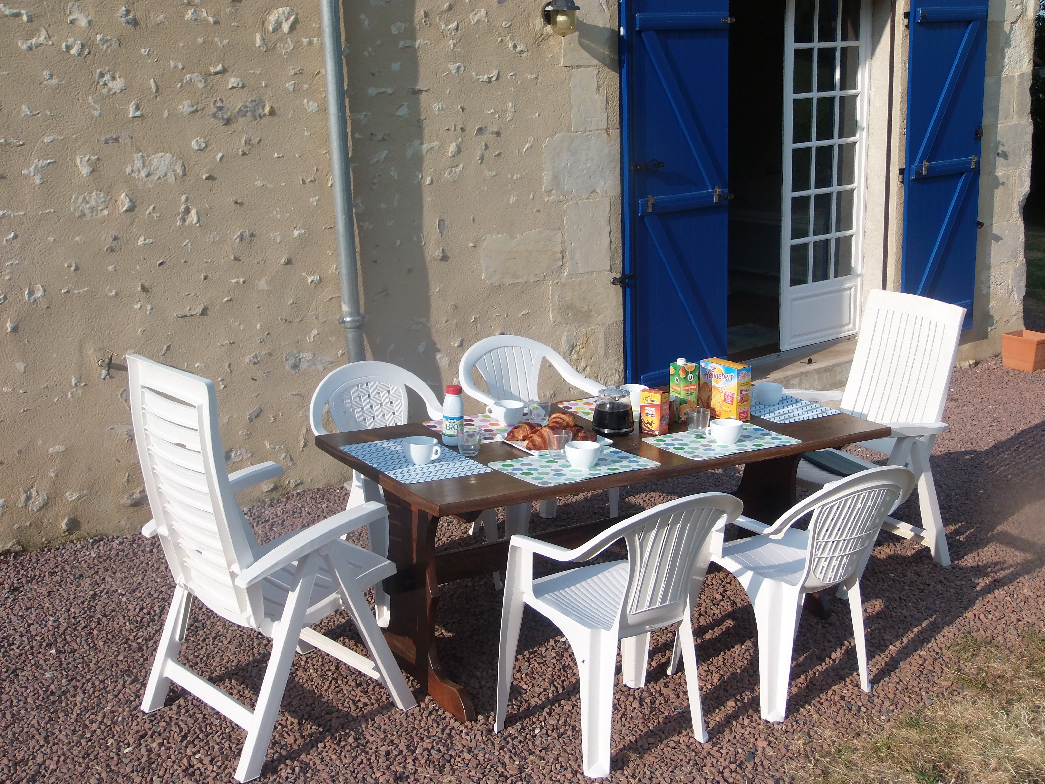 petit déjeuner sur la terrasse