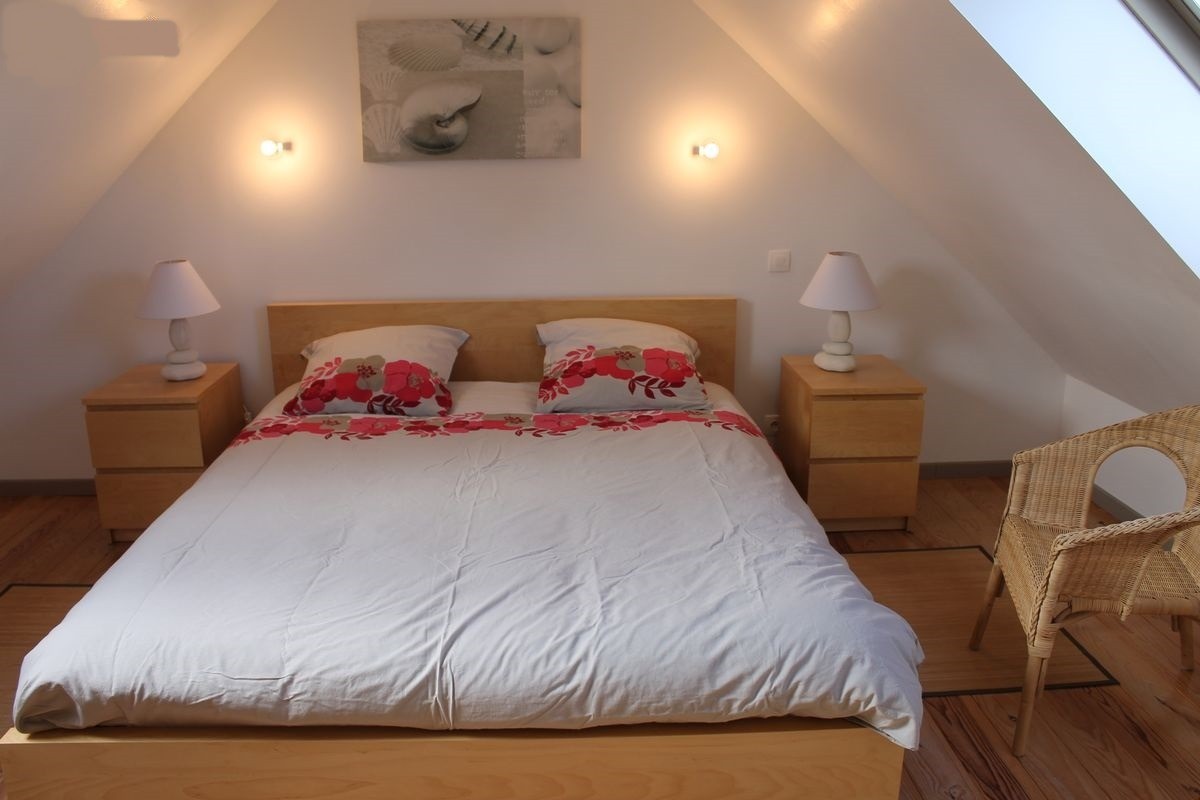 chambre 1 à l'étage avec lit 160 x 200