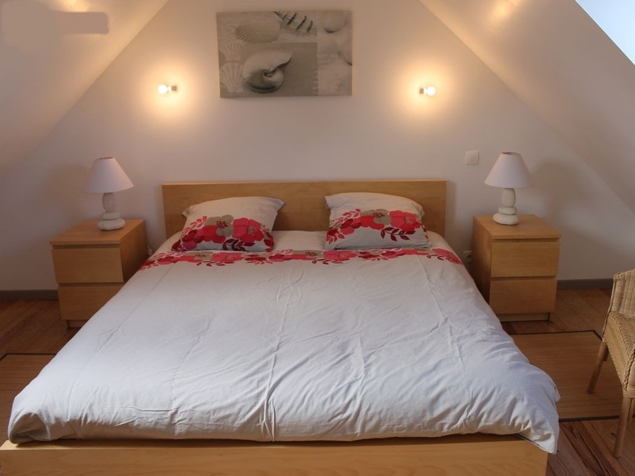 chambre 1 à l'étage avec lit 160 x 200