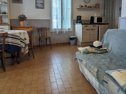 Canapé et table de la cuisine