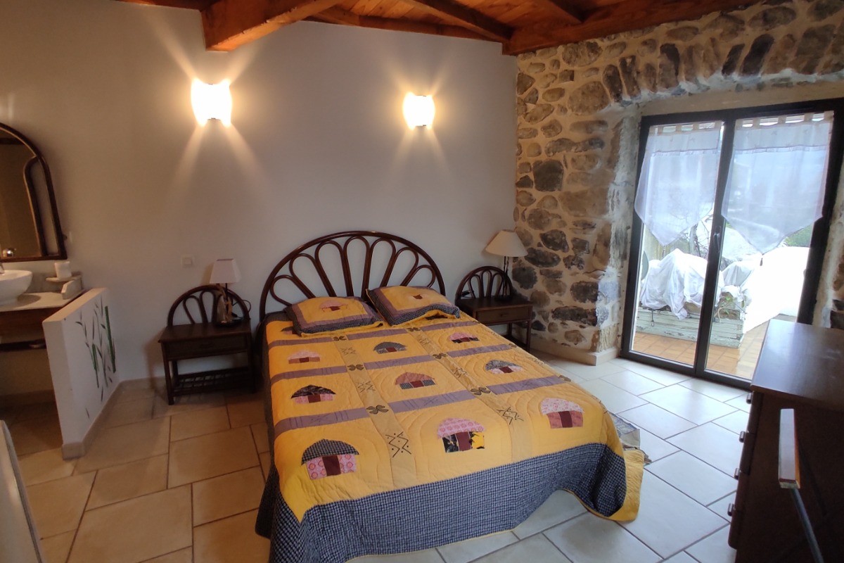 Gîte les pieds dans l'eau - Chambre rez-de-chaussée avec salle d'eau et terrasse privée