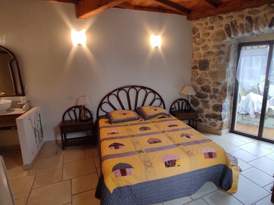 Gîte les pieds dans l'eau - Chambre rez-de-chaussée avec salle d'eau et terrasse privée