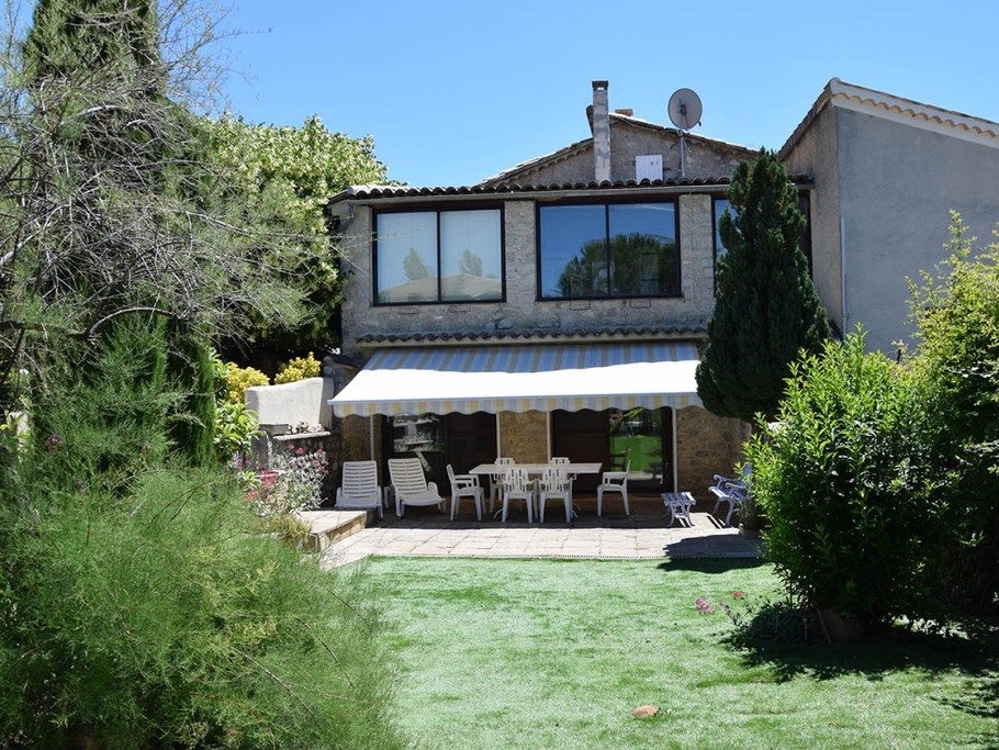 extérieur avec cour fermée