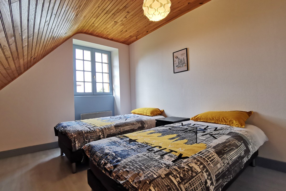 Etage: chambre 1 avec 2 lits de 90  - Location de vacances - Kernilis
