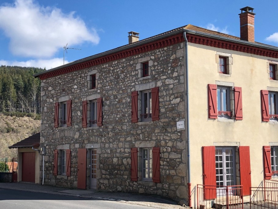 Le Val Danse avec garage attenant et petite terrasse