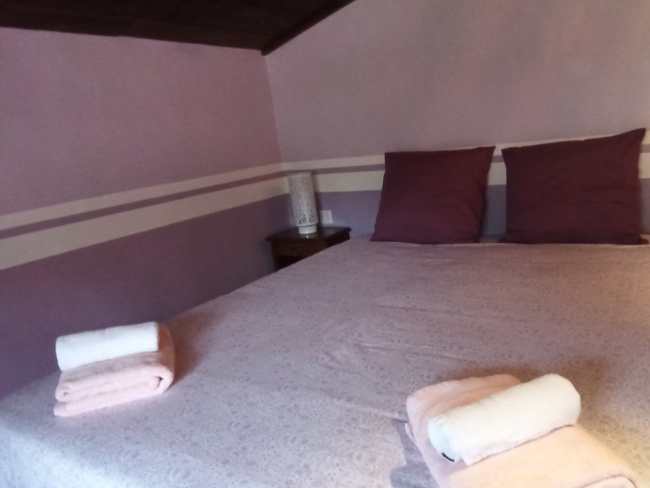 Chambre 1, La Maison de Thalia, au cœur du village (proche Sisteron, Provence)