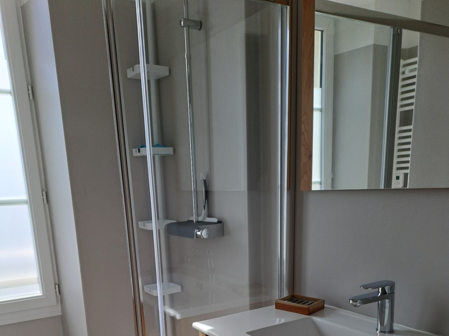 Shower room upstairs