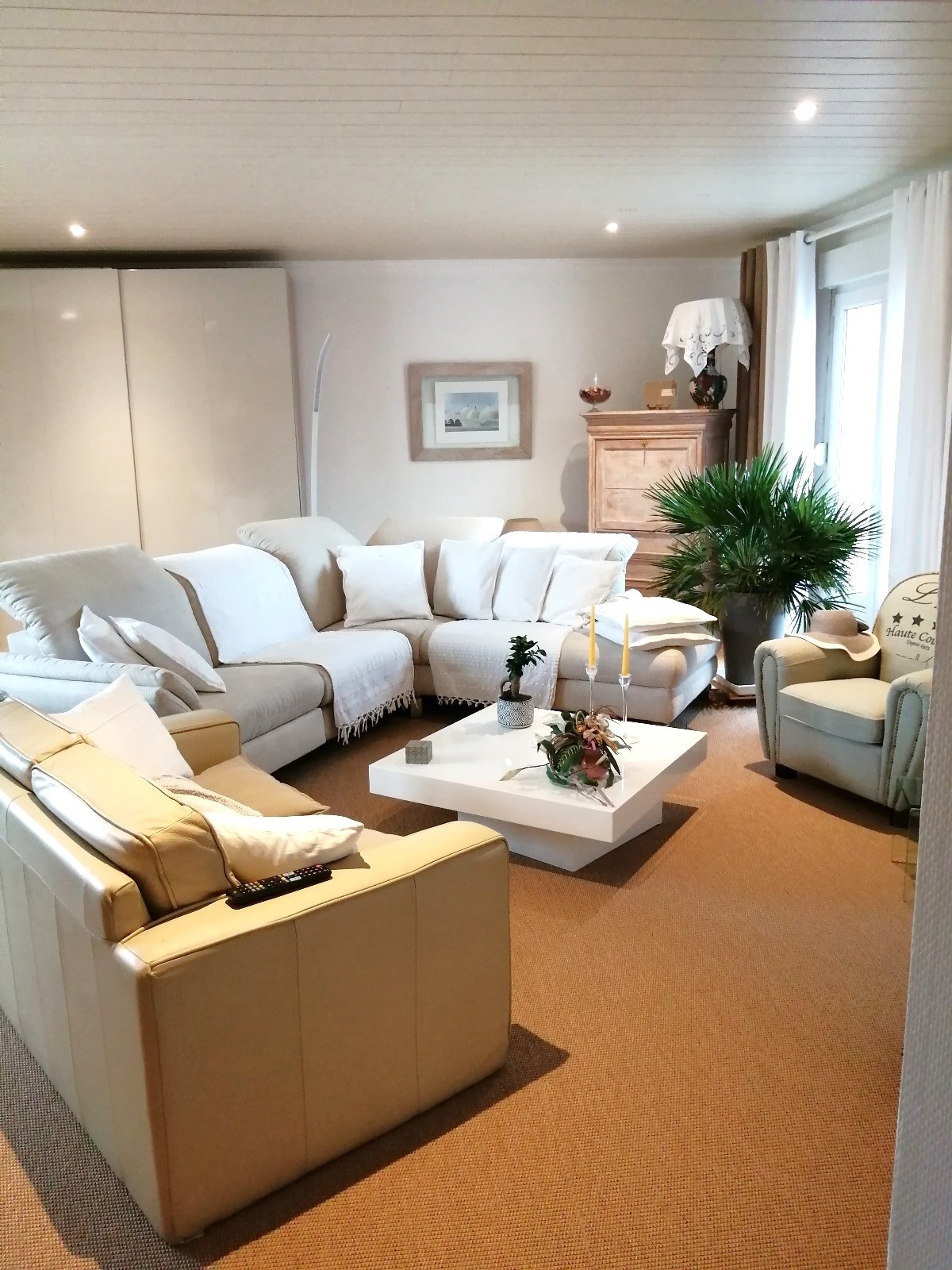 Salon/ séjour en commun - Chambre d’hôtes de charme avec piscine, terrasse et vue sur les prairies