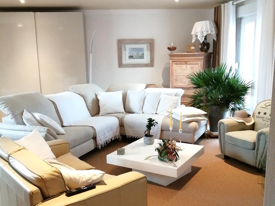 Salon/ séjour en commun - Chambre d’hôtes de charme avec piscine, terrasse et vue sur les prairies